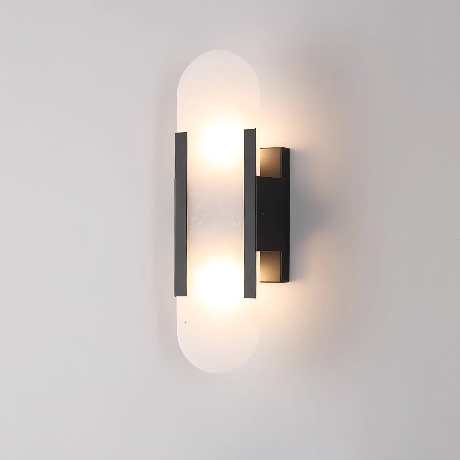 Modern Vertical Alabaster Wall Sconce - Cueteks