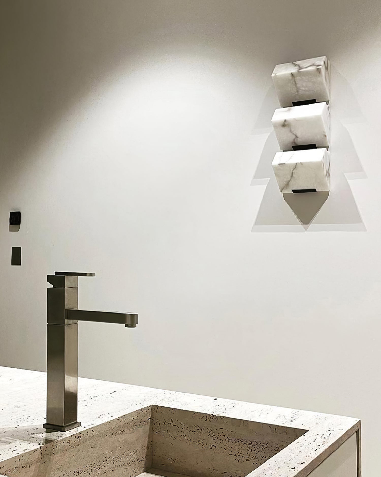 Elegant Alabaster Wall Light - Cueteks