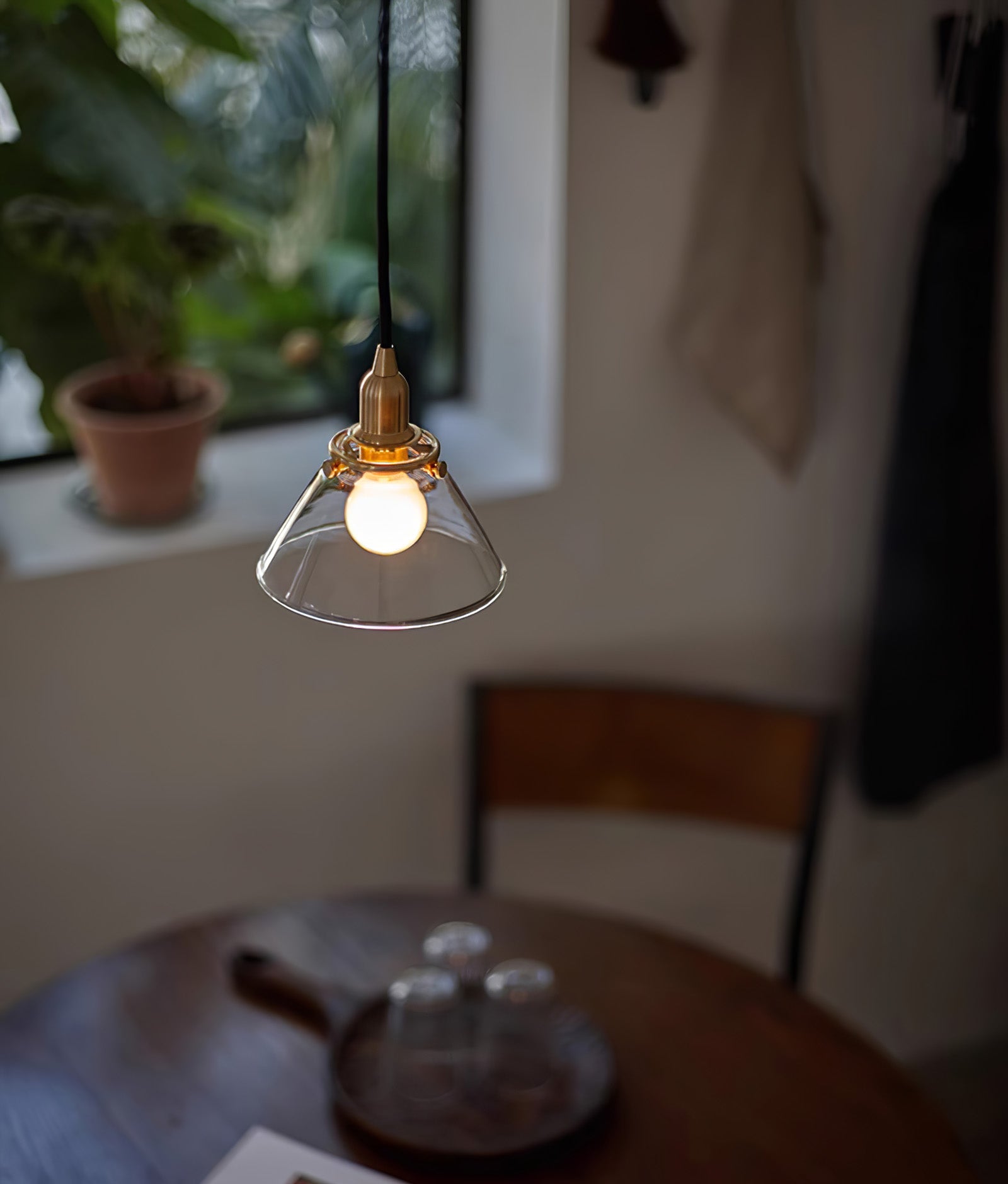 Minimalist Cone Shaped Glass Pendant Lamp - Cueteks