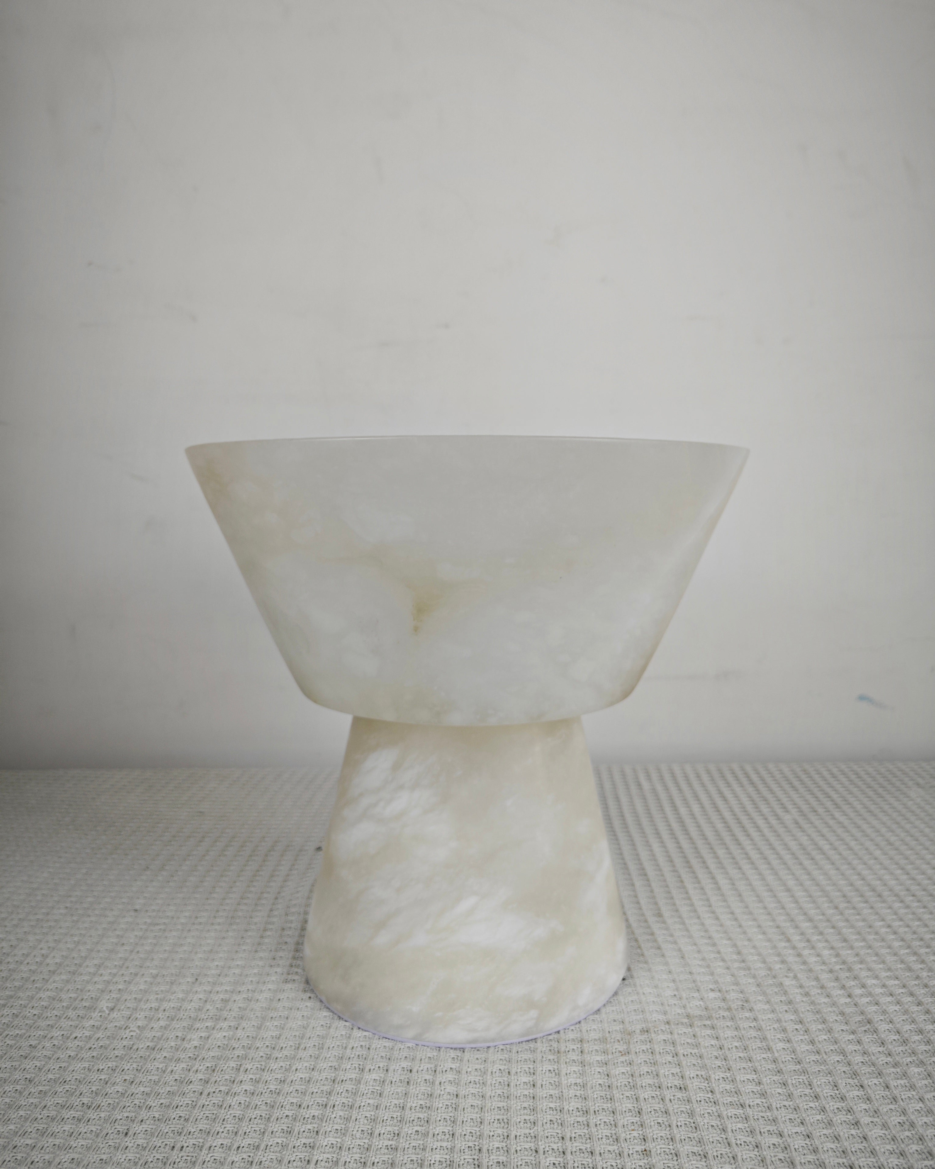 Conical Alabaster Table Lamp - Cueteks