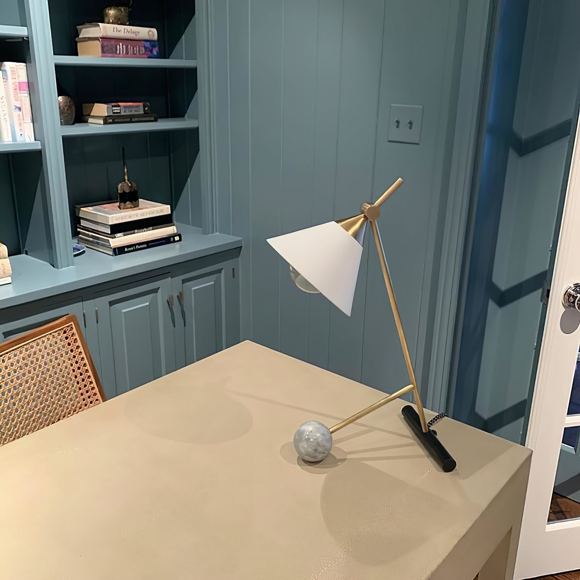Cleo Brass Table Lamp - Cueteks