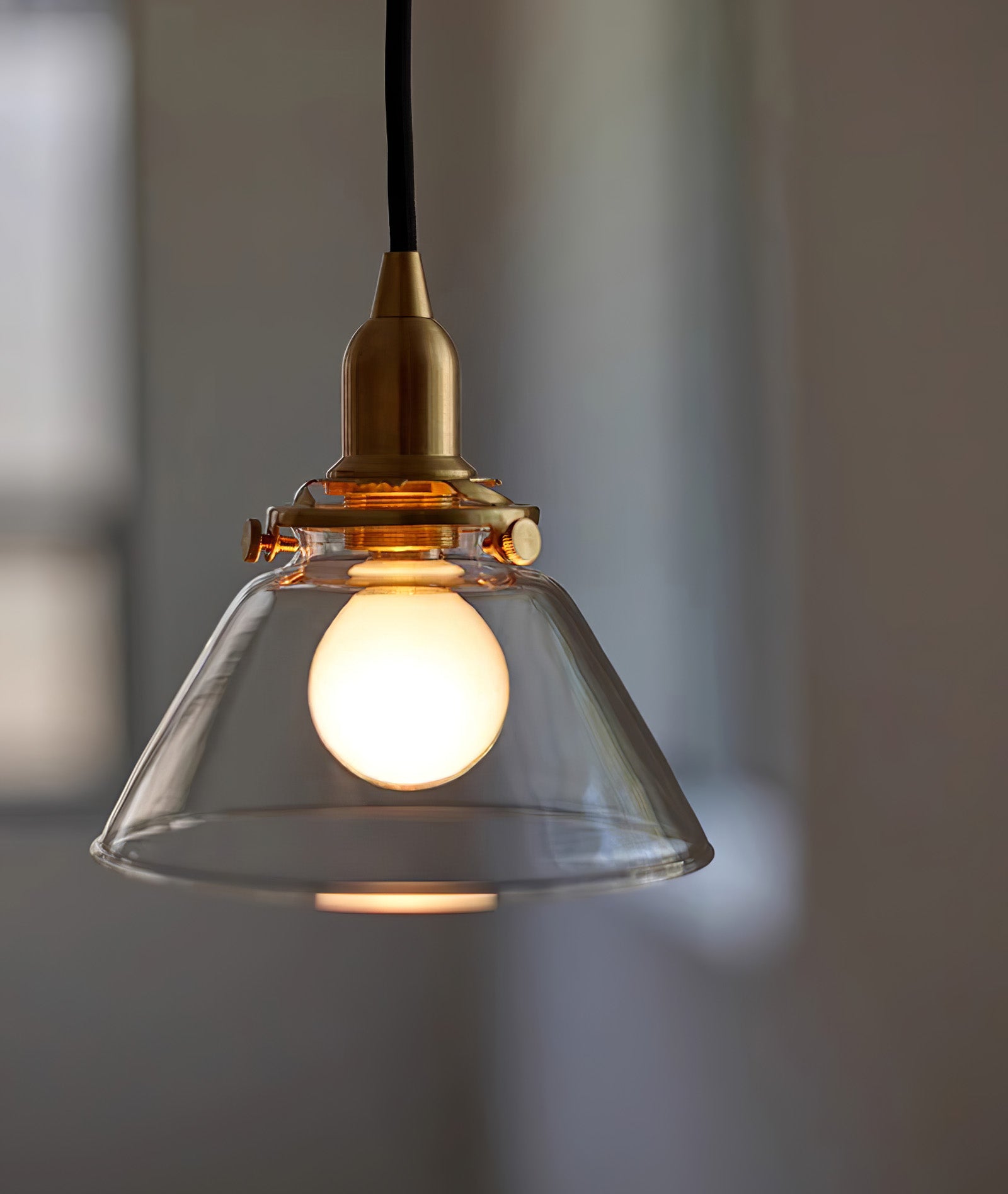 Minimalist Cone Shaped Glass Pendant Lamp - Cueteks