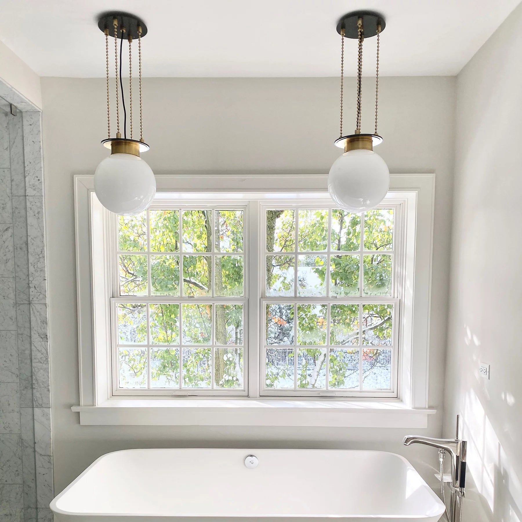 Opal Globe Gunther Pendant Light - Cueteks