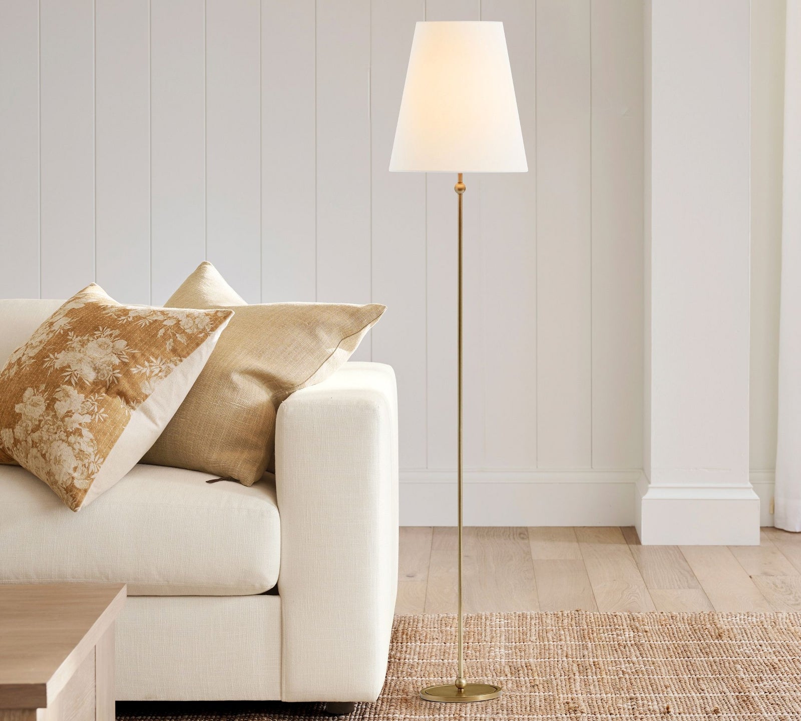 Minimalist Brass Floor Lamp with Fabric Shade - Cueteks