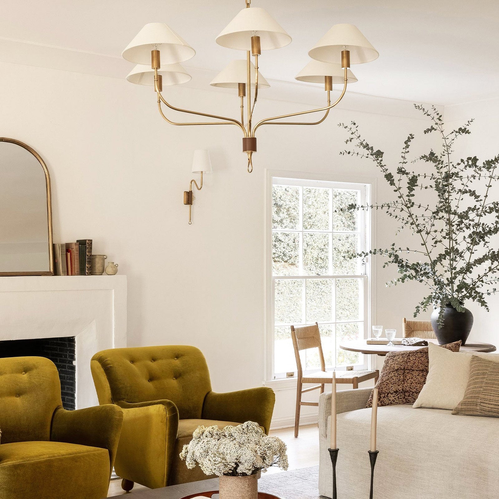 Griffin 6-head chandelier - Cueteks