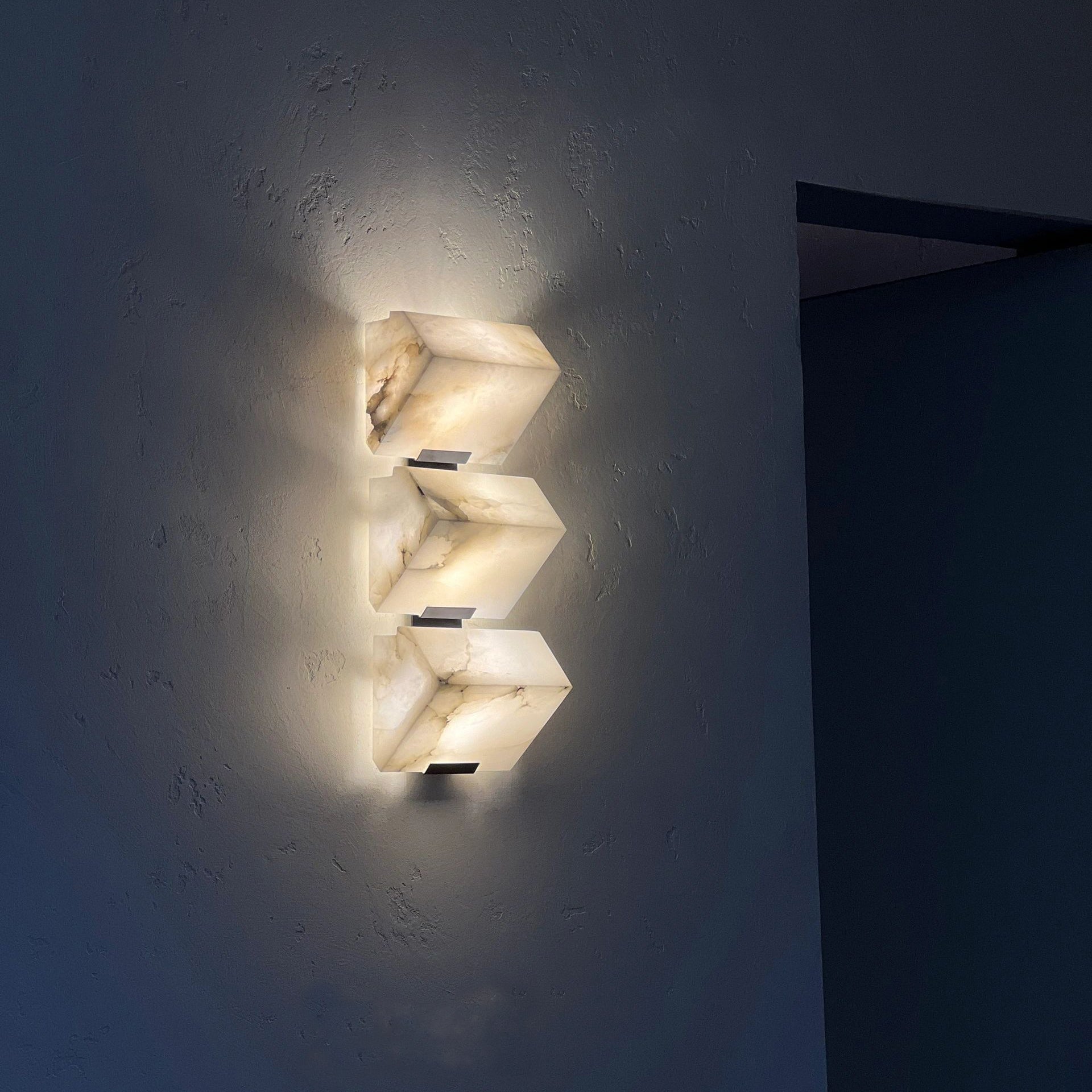 Elegant Alabaster Wall Light - Cueteks