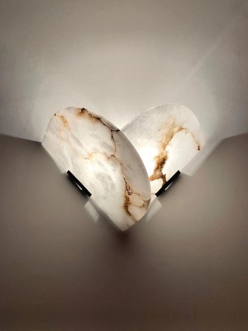Fan-Shaped Alabaster Wall Light - Cueteks