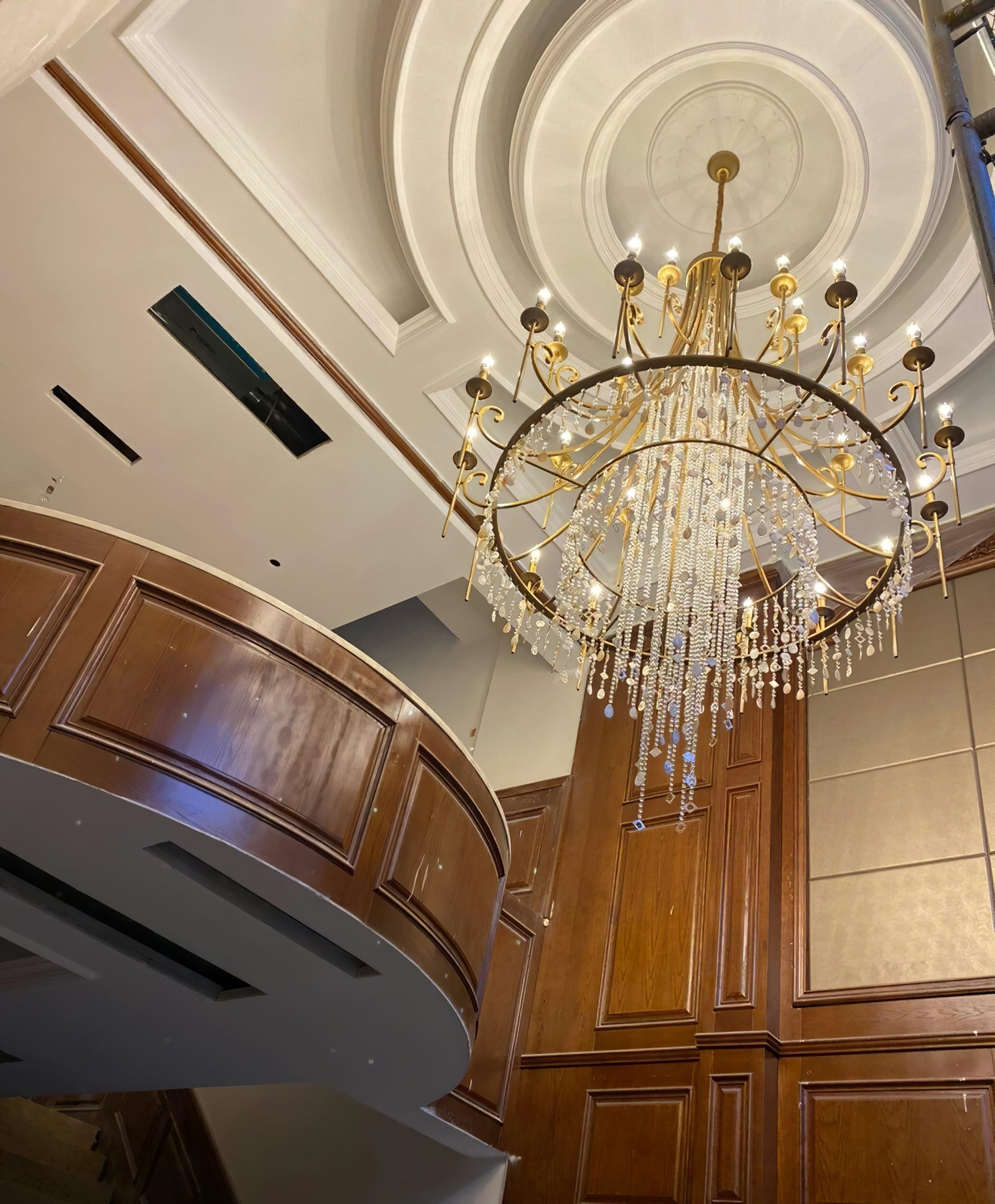 Tatum Lux American Shell Crystal Chandelier - Cueteks