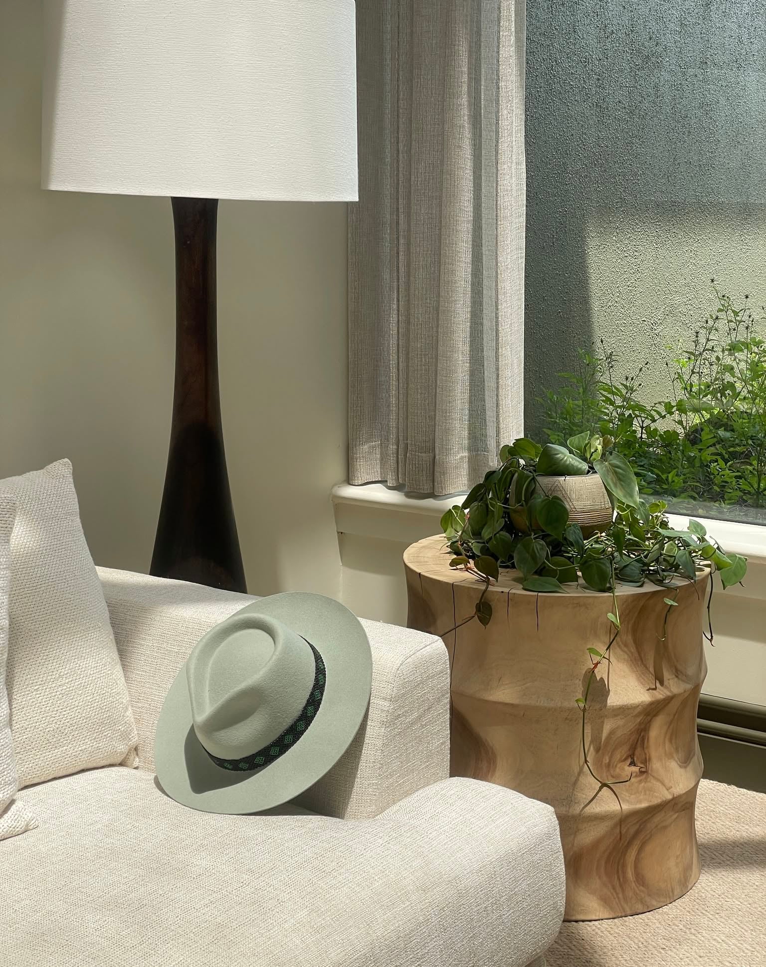 Truxton Solid Wood Floor Lamp - Cueteks