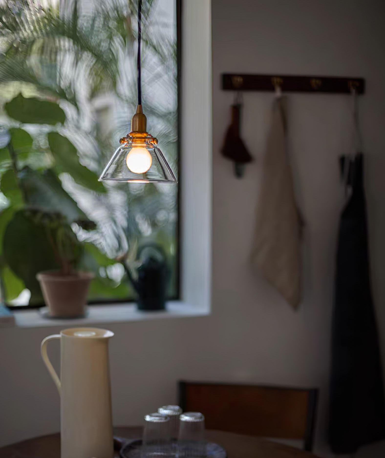 Minimalist Cone Shaped Glass Pendant Lamp - Cueteks