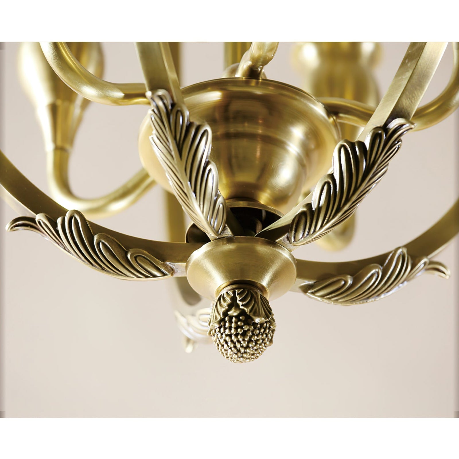Classical carved candle chandelier - Cueteks