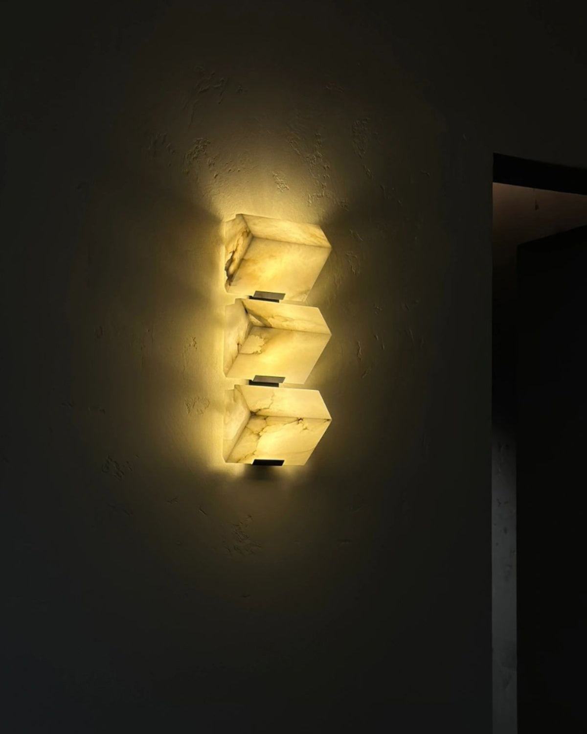 Elegant Alabaster Wall Light - Cueteks
