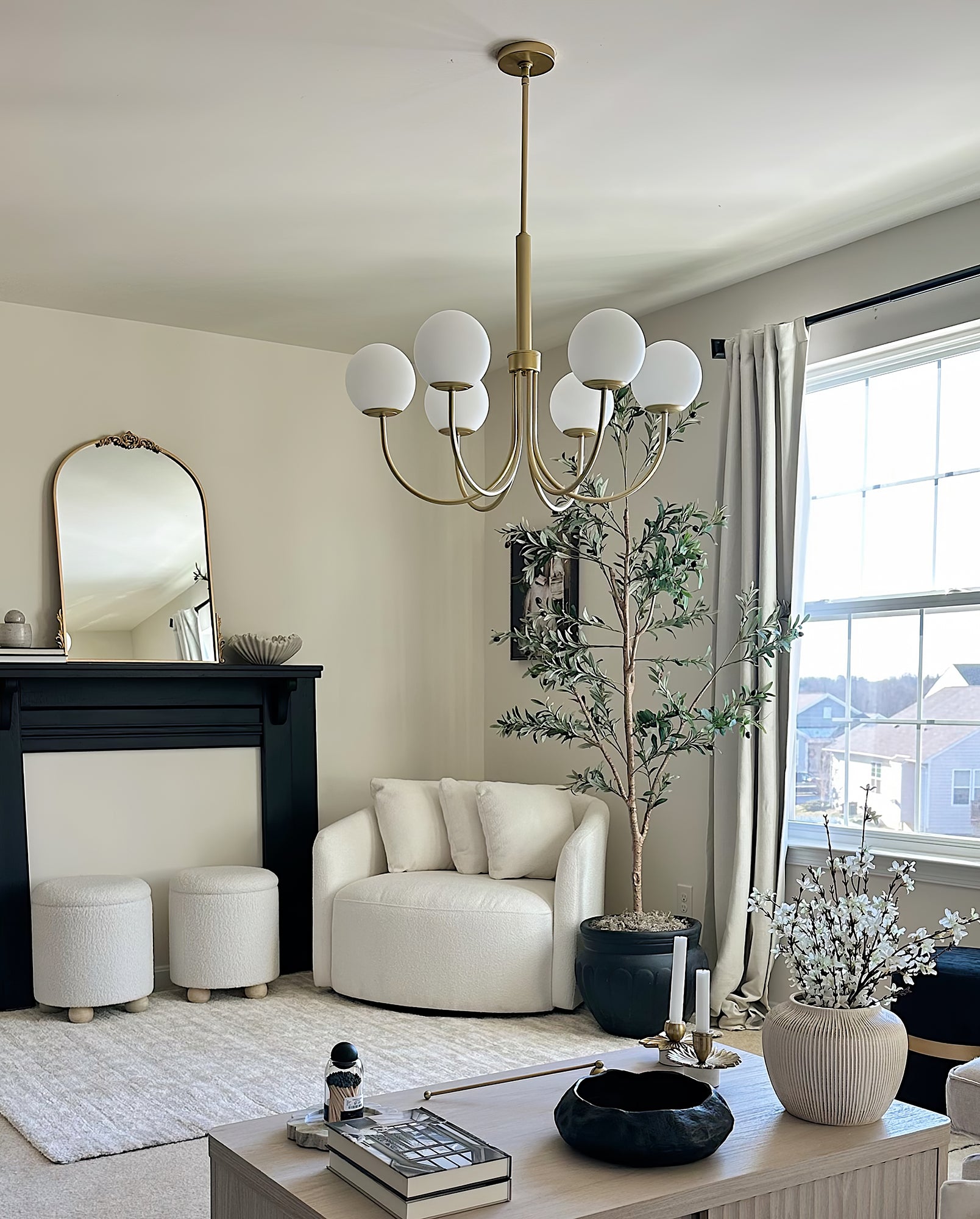 Aurelian Alabaster Globe Chandelier - Cueteks