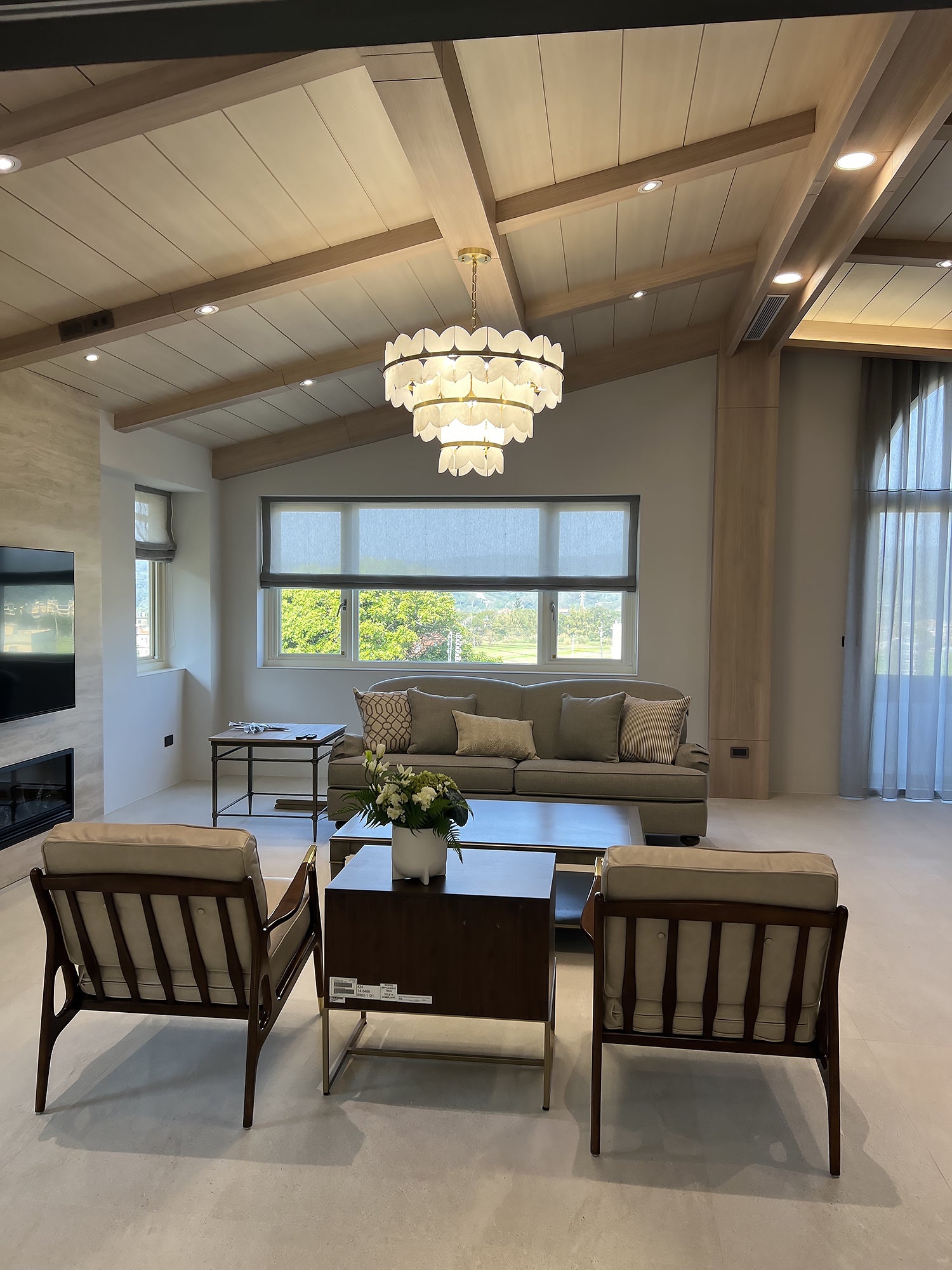 Patanga Alabaster Butterfly Chandelier - Cueteks