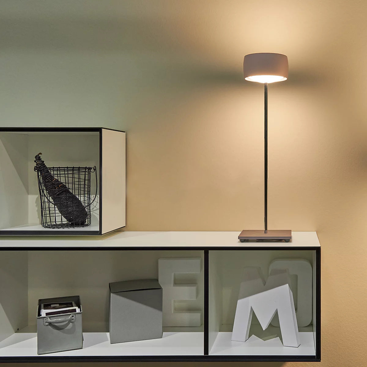 Minimalist Tall Stand Desk Lamp - Cueteks