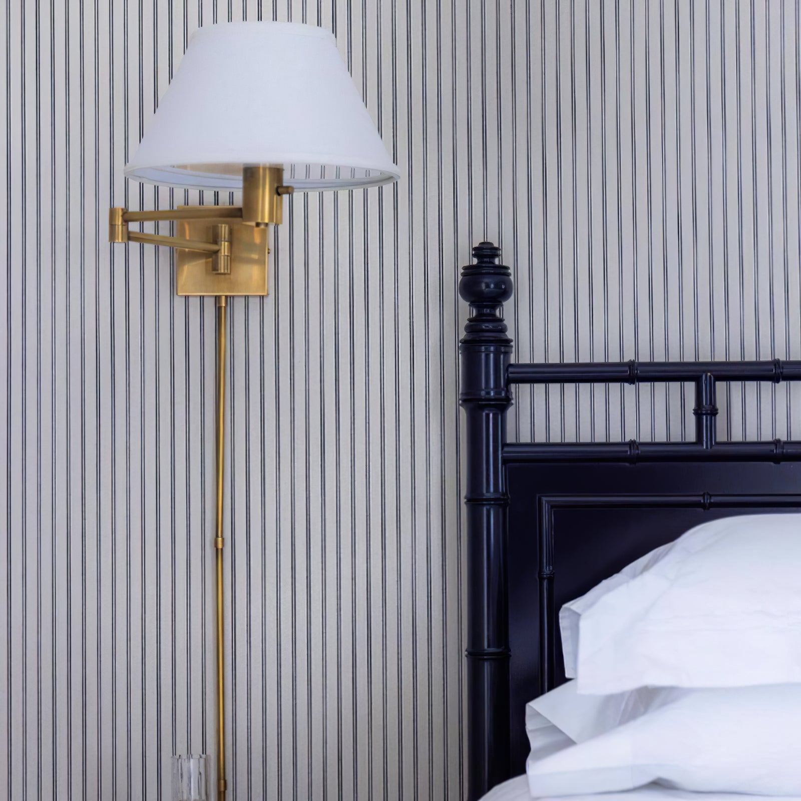 Classic Swing Arm Wall Lamp - Cueteks