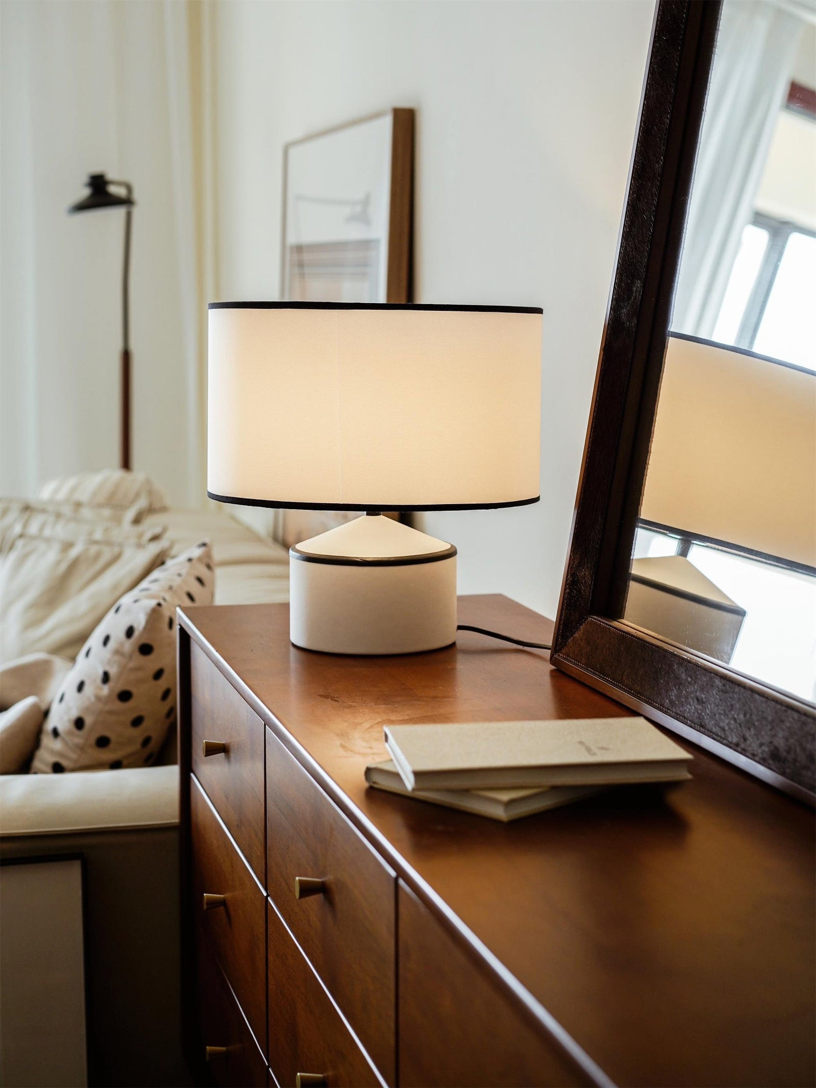 Cyls Minimalist Drum Shade Table Lamp - Cueteks