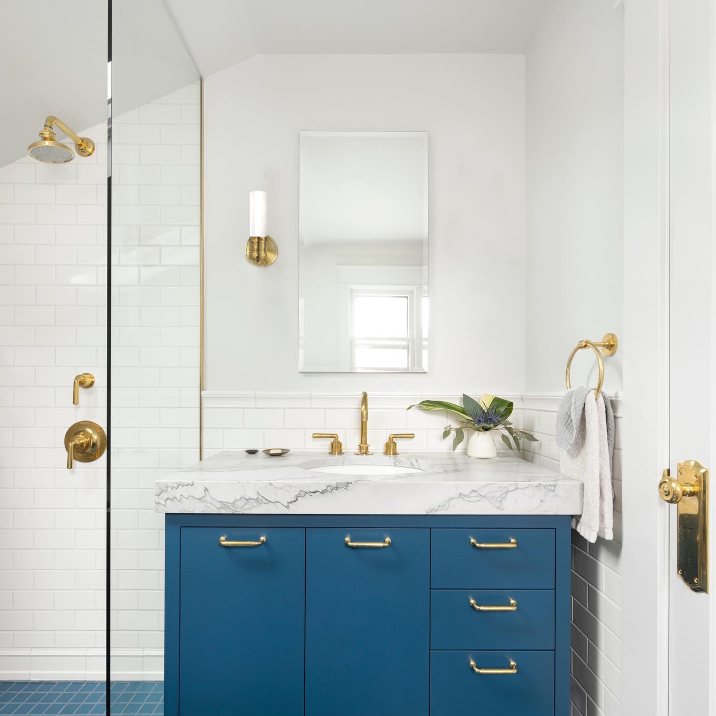 Graydon Single Wall Light - Cueteks