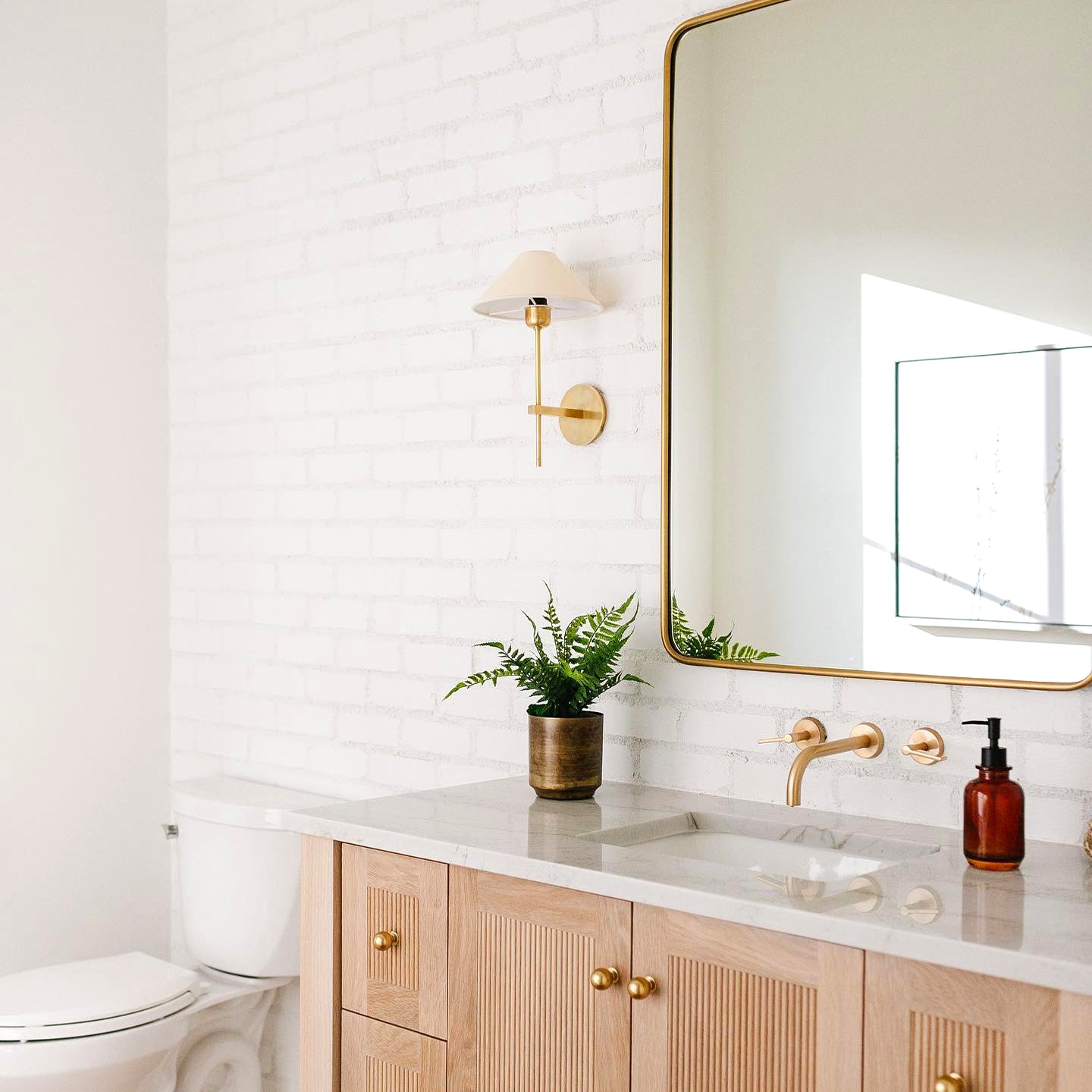 Hackney Single Wall Lamp - Cueteks
