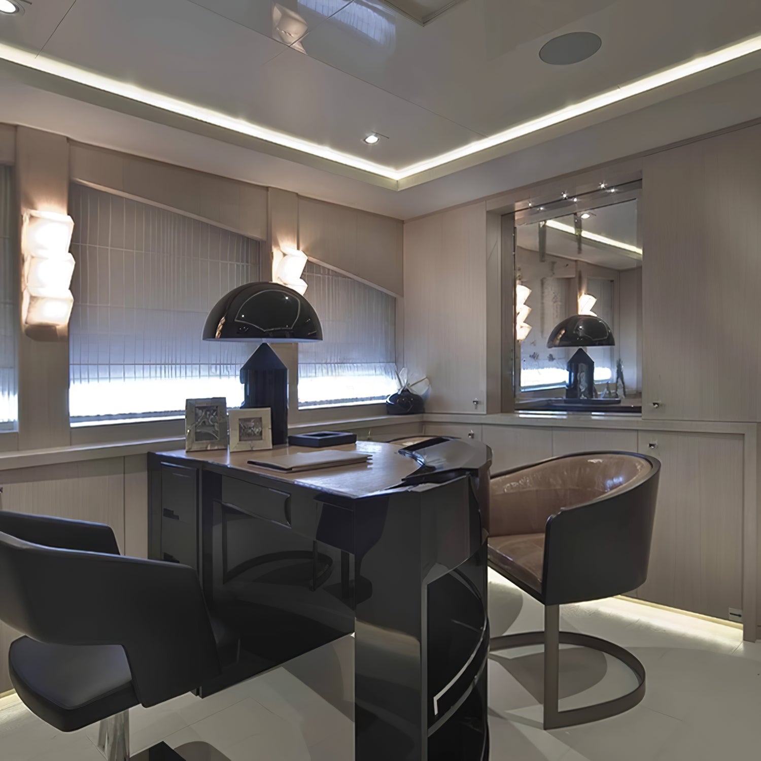 Elegant Alabaster Wall Light - Cueteks