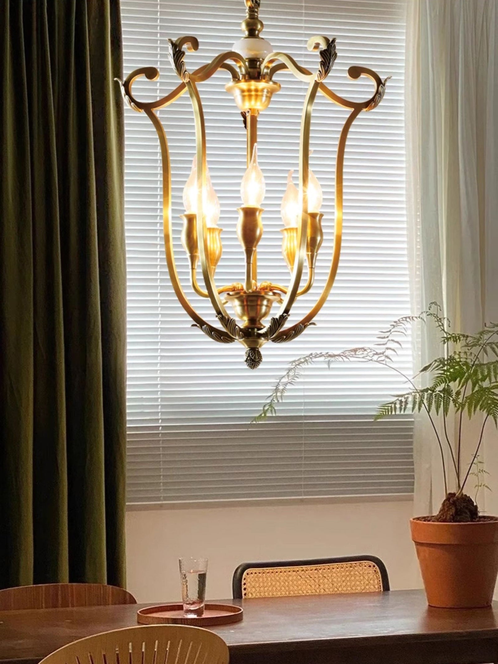 Classical carved candle chandelier - Cueteks