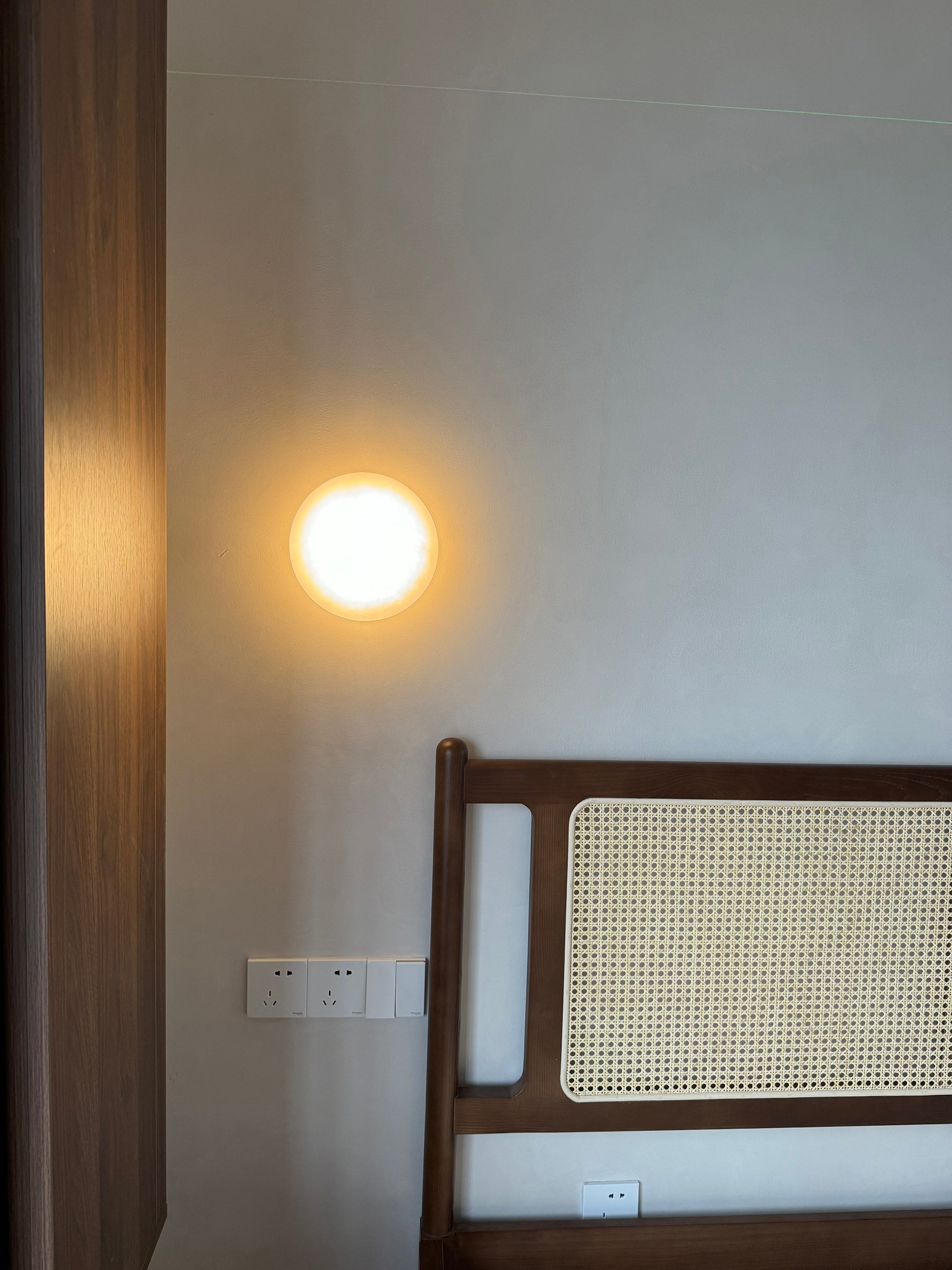 Lunar Glow Alabaster Wall Light - Cueteks