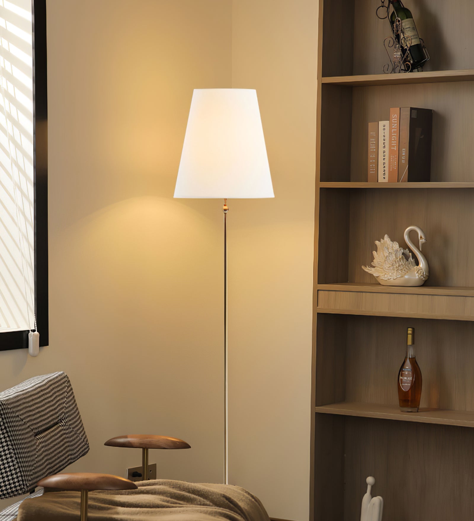 Minimalist Brass Floor Lamp with Fabric Shade - Cueteks