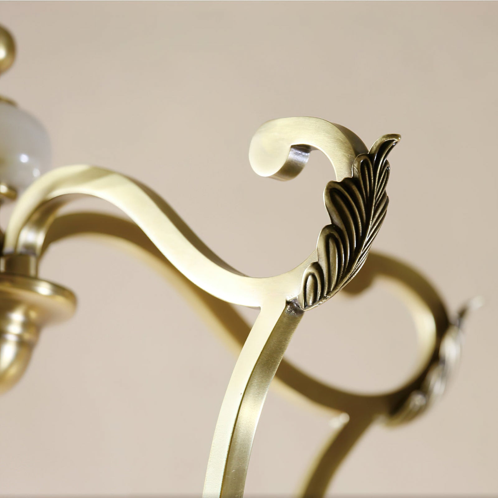 Classical carved candle chandelier - Cueteks