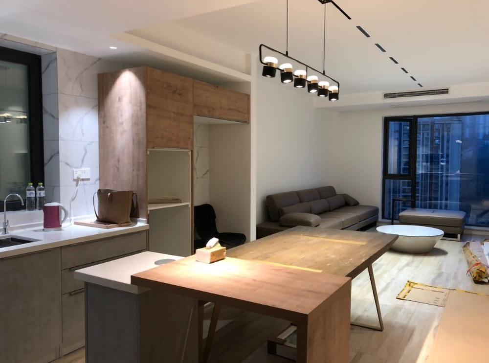 Geometric LED pendant light with adjustable cylindrical heads
