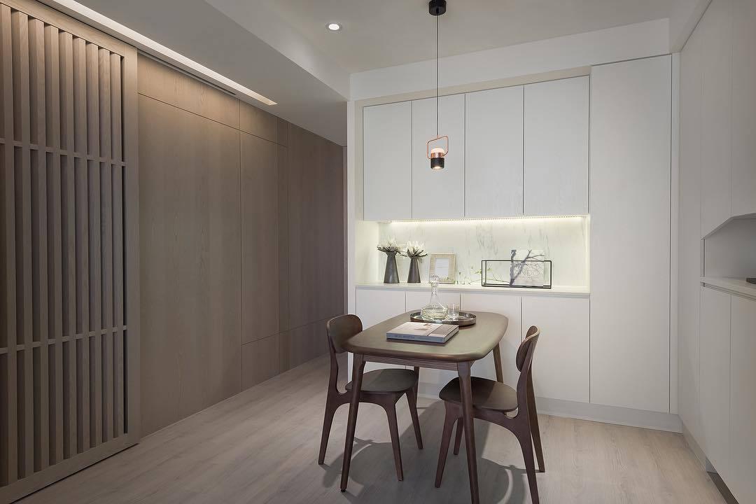 Geometric LED pendant light with adjustable cylindrical heads