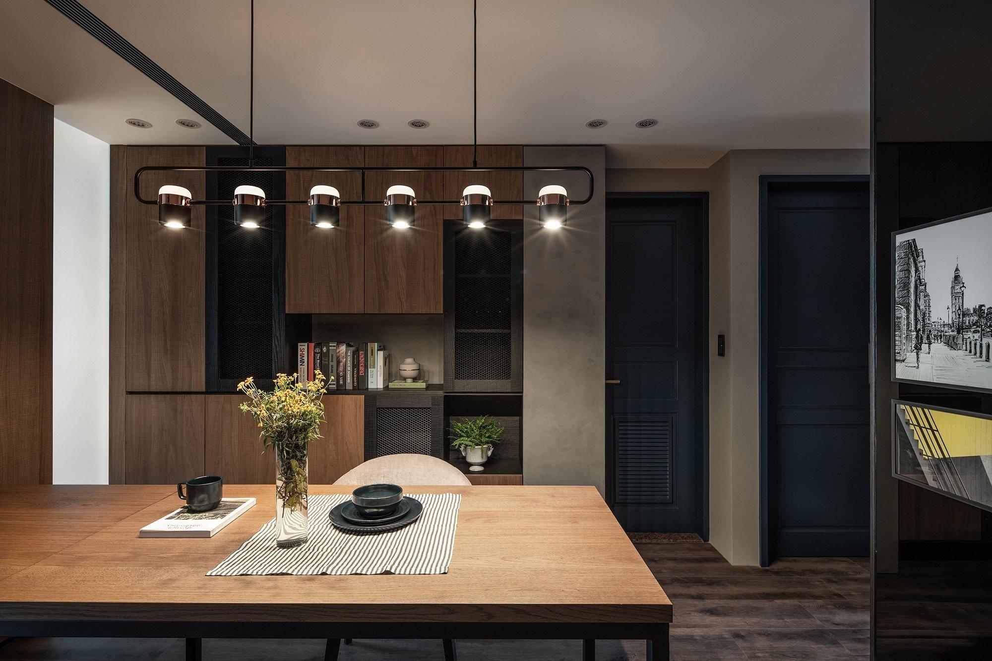 Geometric LED pendant light with adjustable cylindrical heads