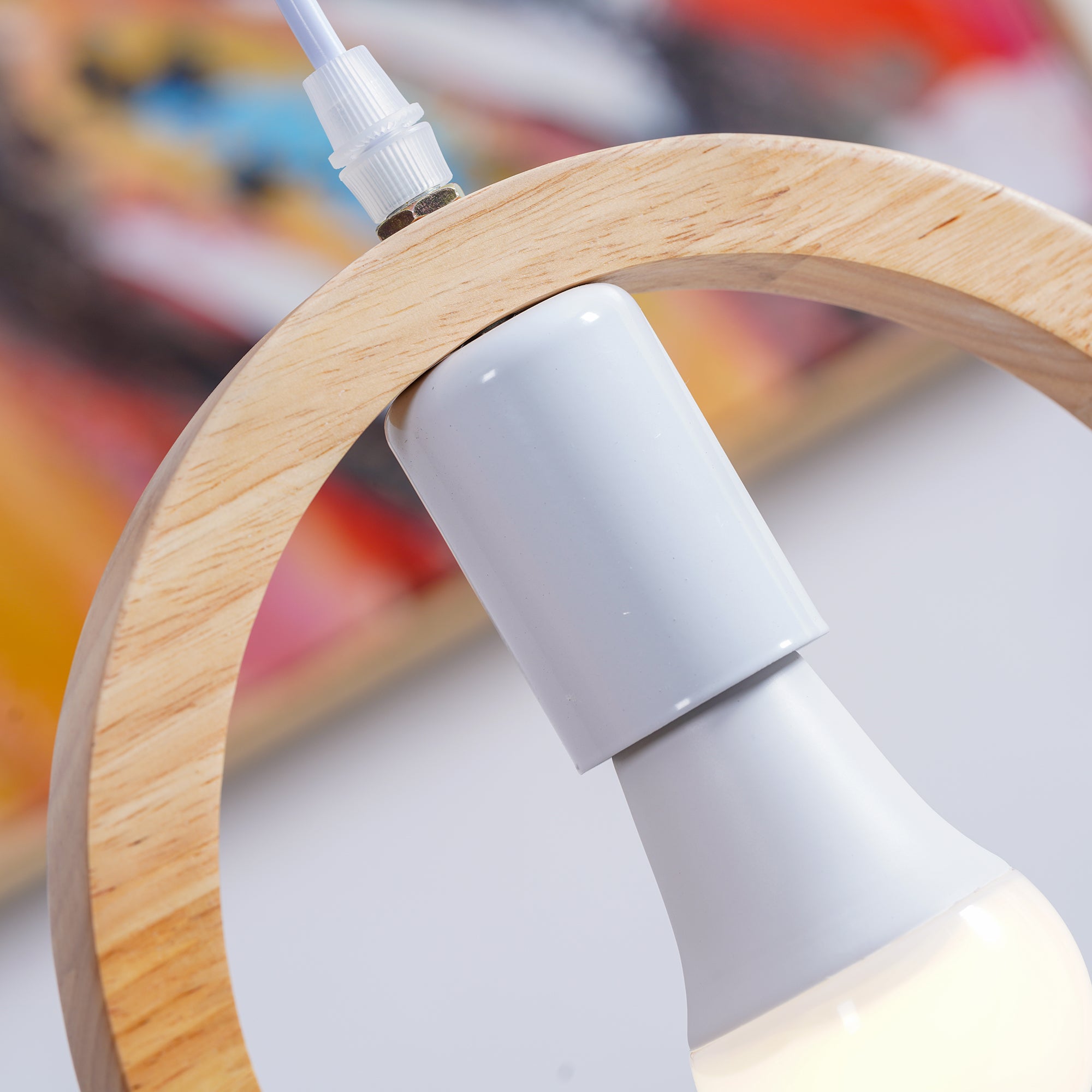 Wood grain, White holder and cable grip detail
