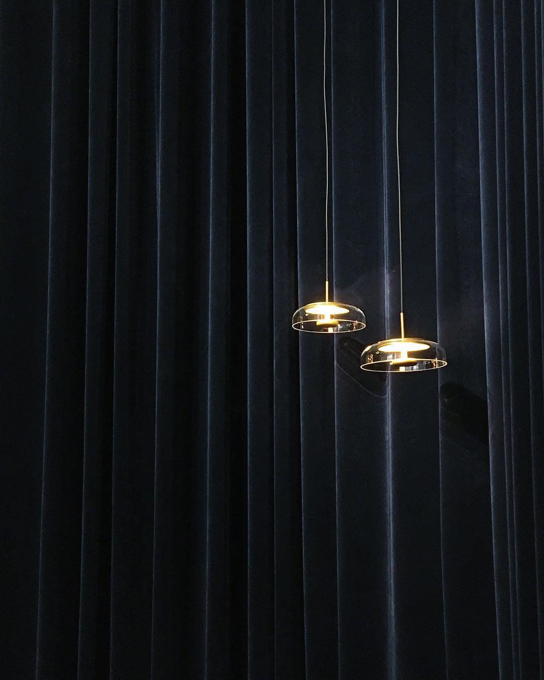 Blossi pendant light with a glass dome and circular inner metal elements