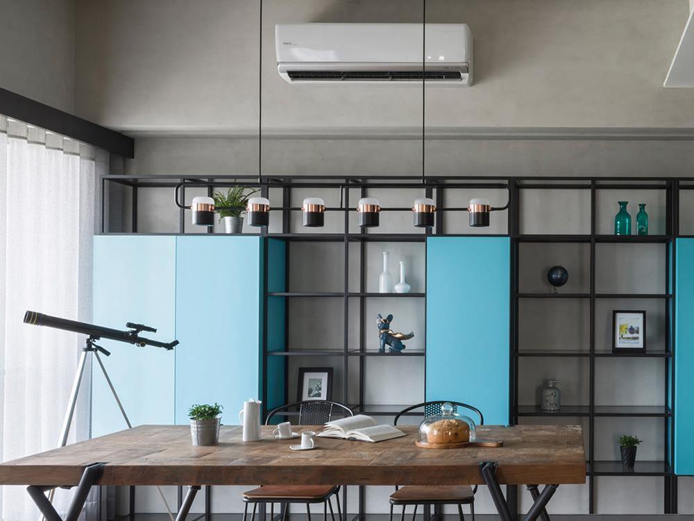Adjustable LED pendant light with an open geometric frame