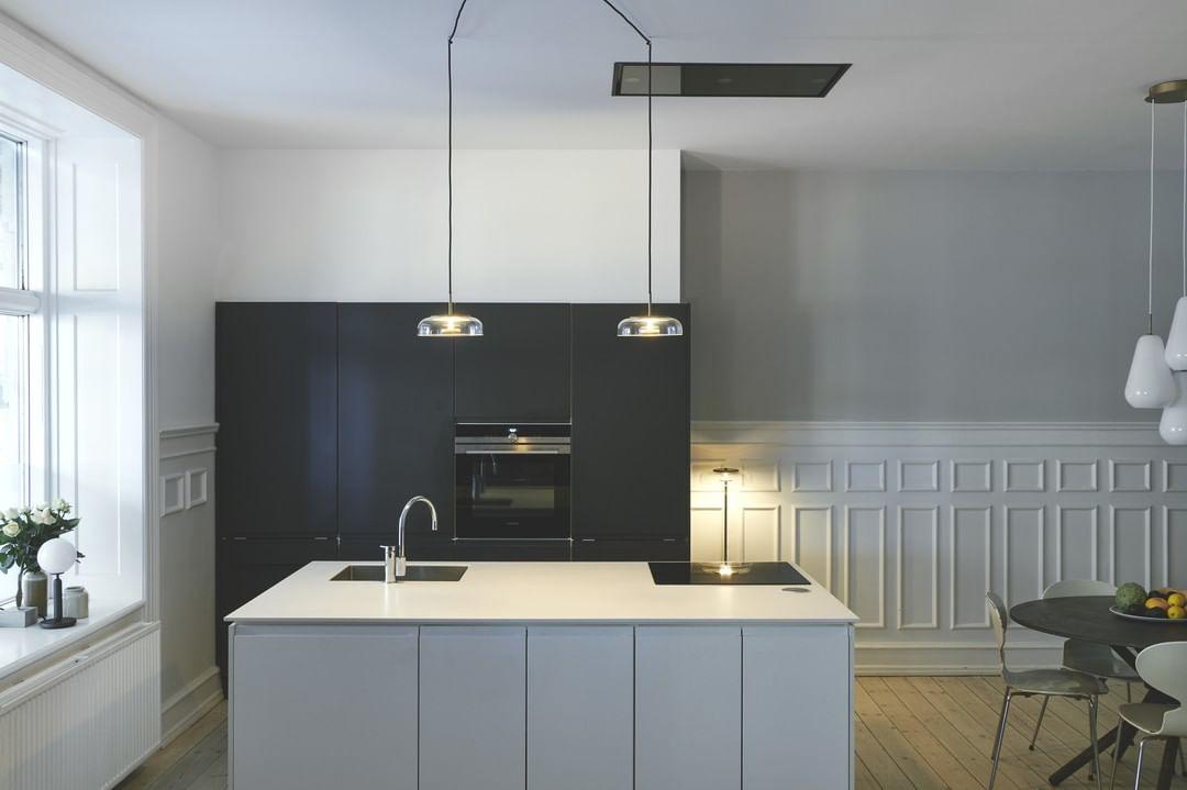 Blossi pendant light with a glass dome and circular inner metal elements