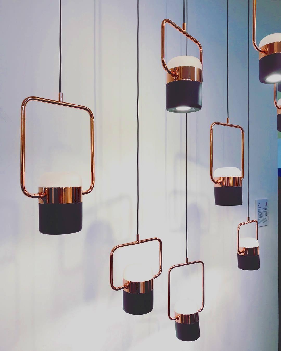 Adjustable LED pendant light with an open geometric frame