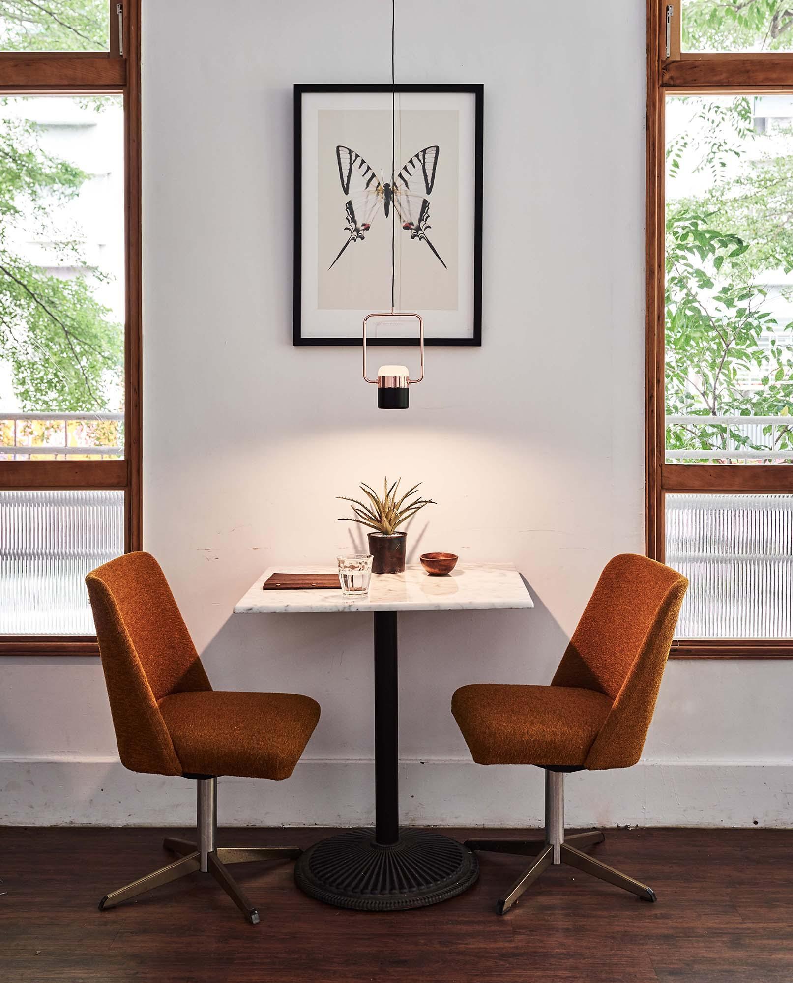 Adjustable LED pendant light with an open geometric frame
