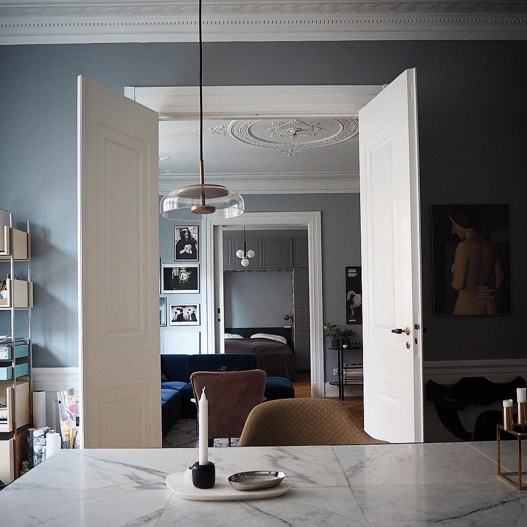 Blossi pendant light with a glass dome and circular inner metal elements