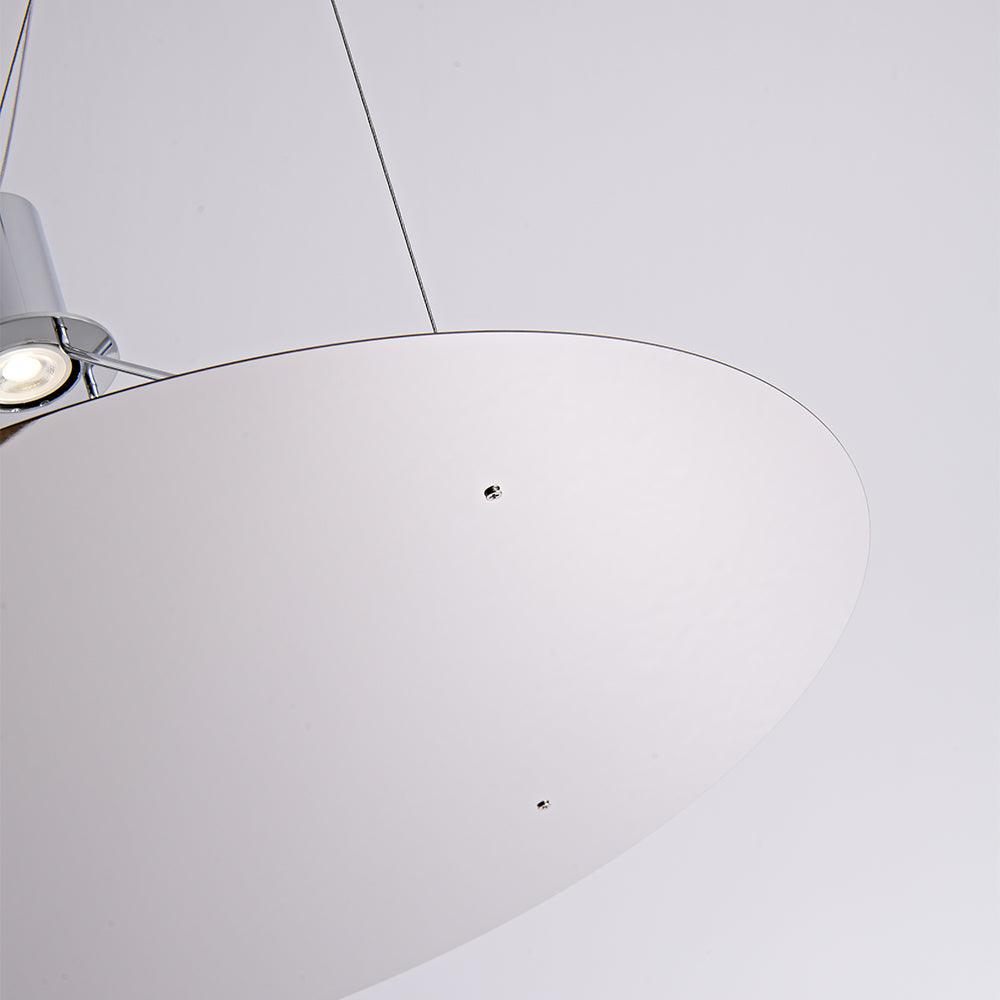 Pale disc surface and fine rim detail