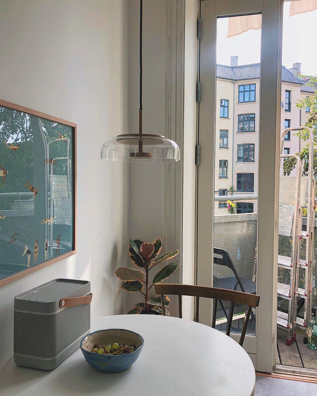 Blossi pendant light with a glass dome and circular inner metal elements