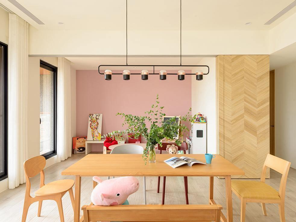 Geometric LED pendant light with adjustable cylindrical heads