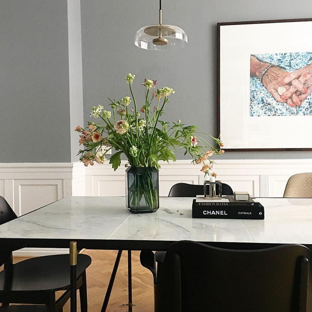 Blossi pendant light with a glass dome and circular inner metal elements