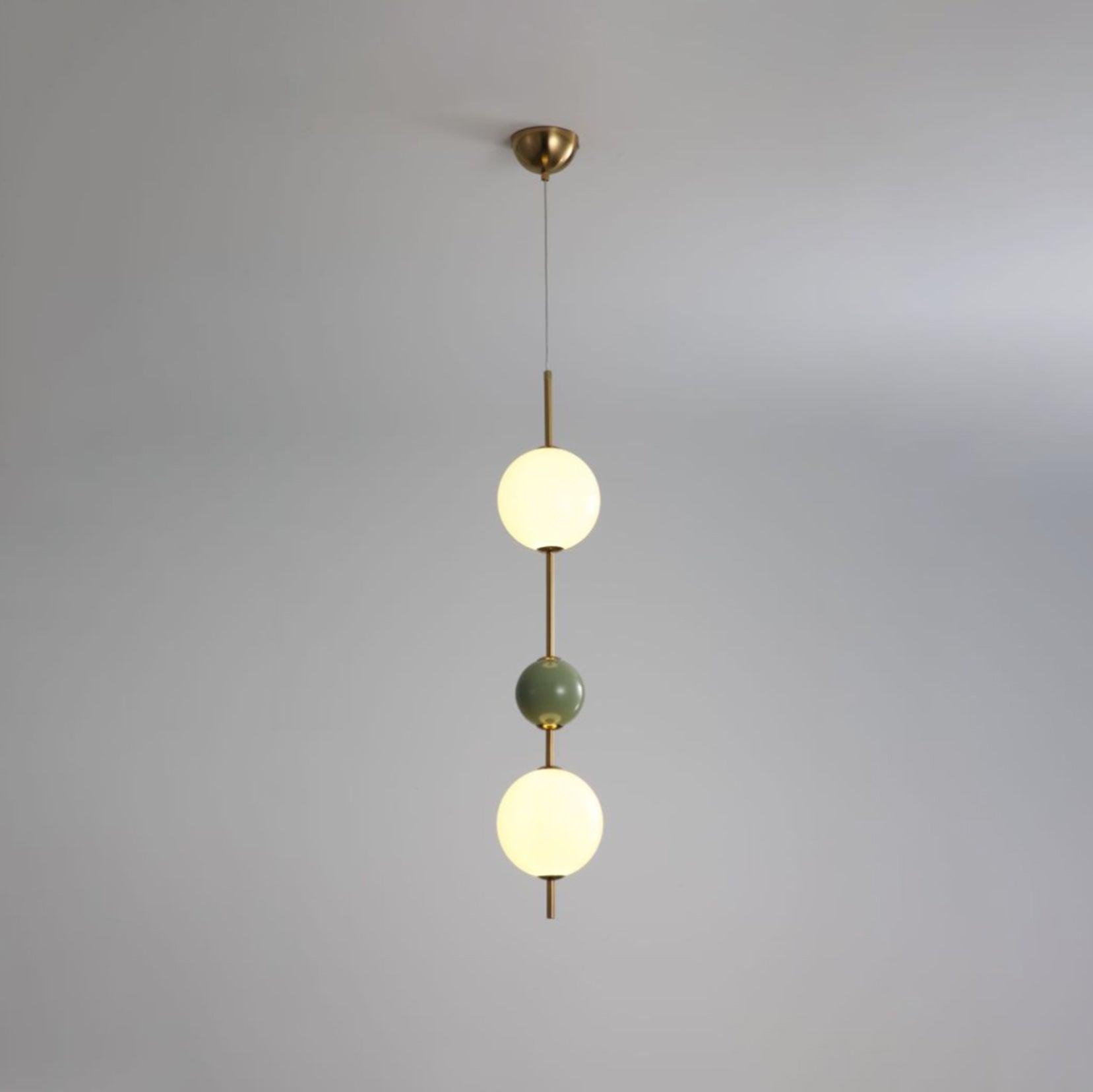 Green three-ball option with green centre and two white globes