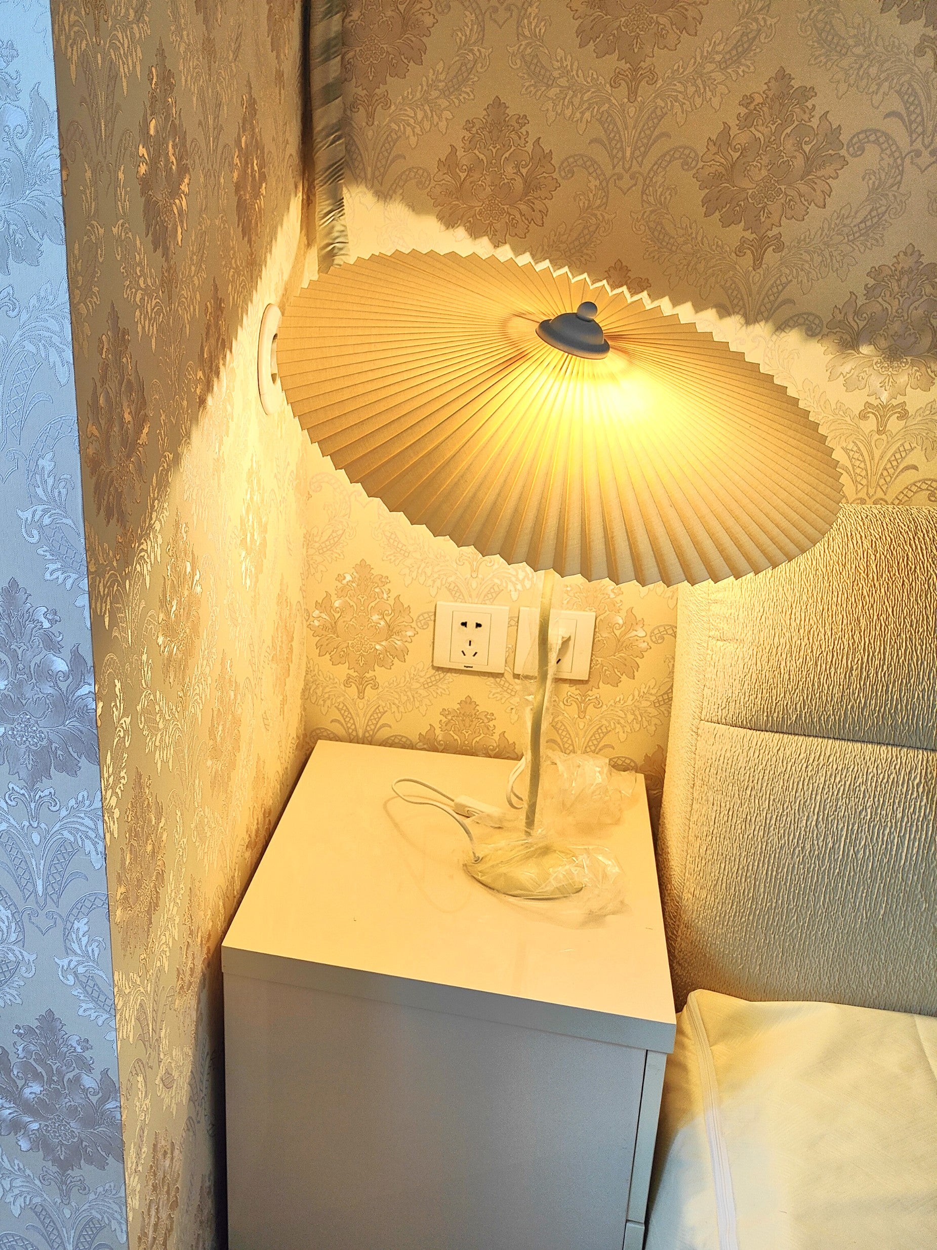 Squiggle Table Lamp - Cueteks