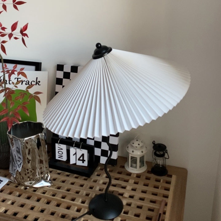 Squiggle Table Lamp - Cueteks