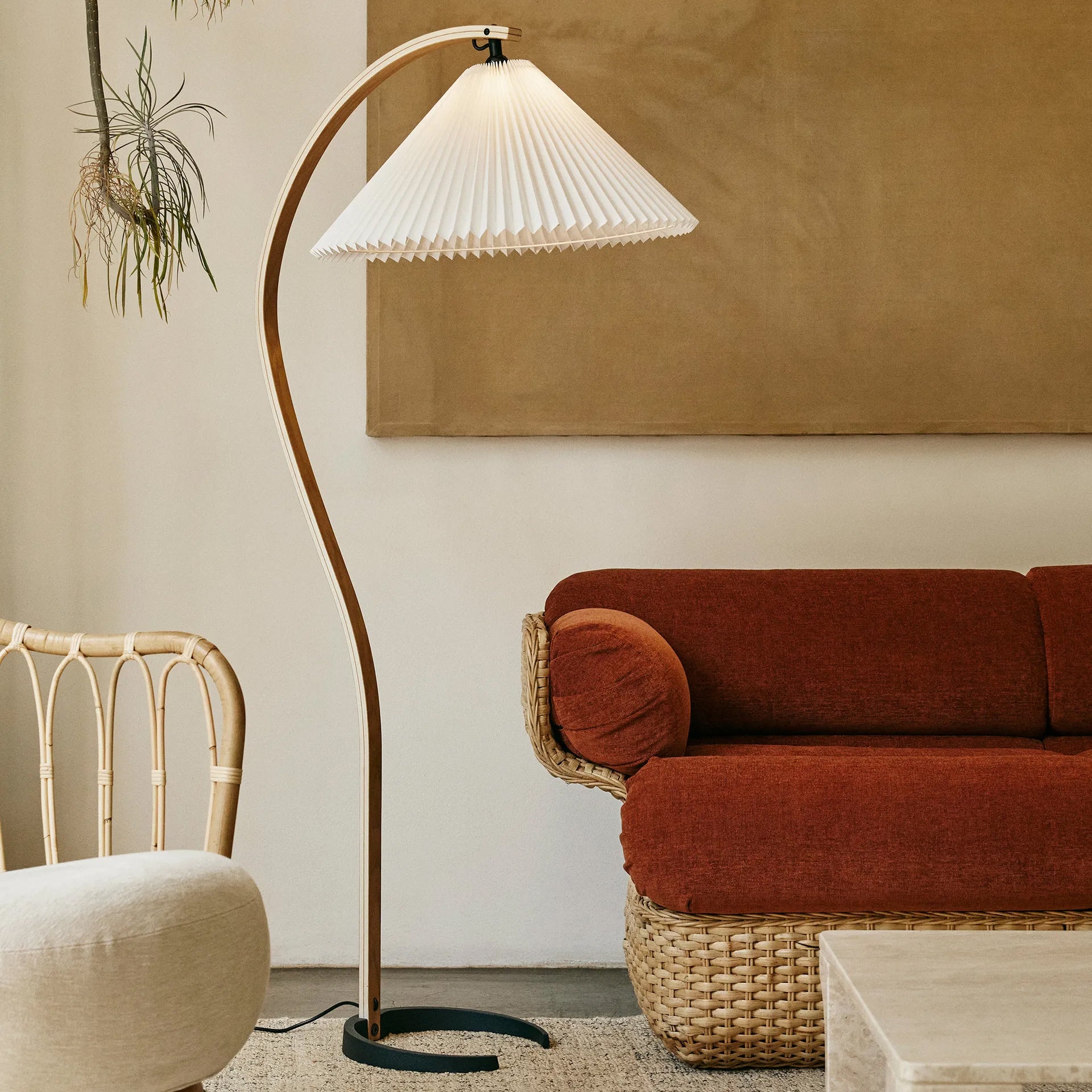 Caprani Floor Lamp - Cueteks