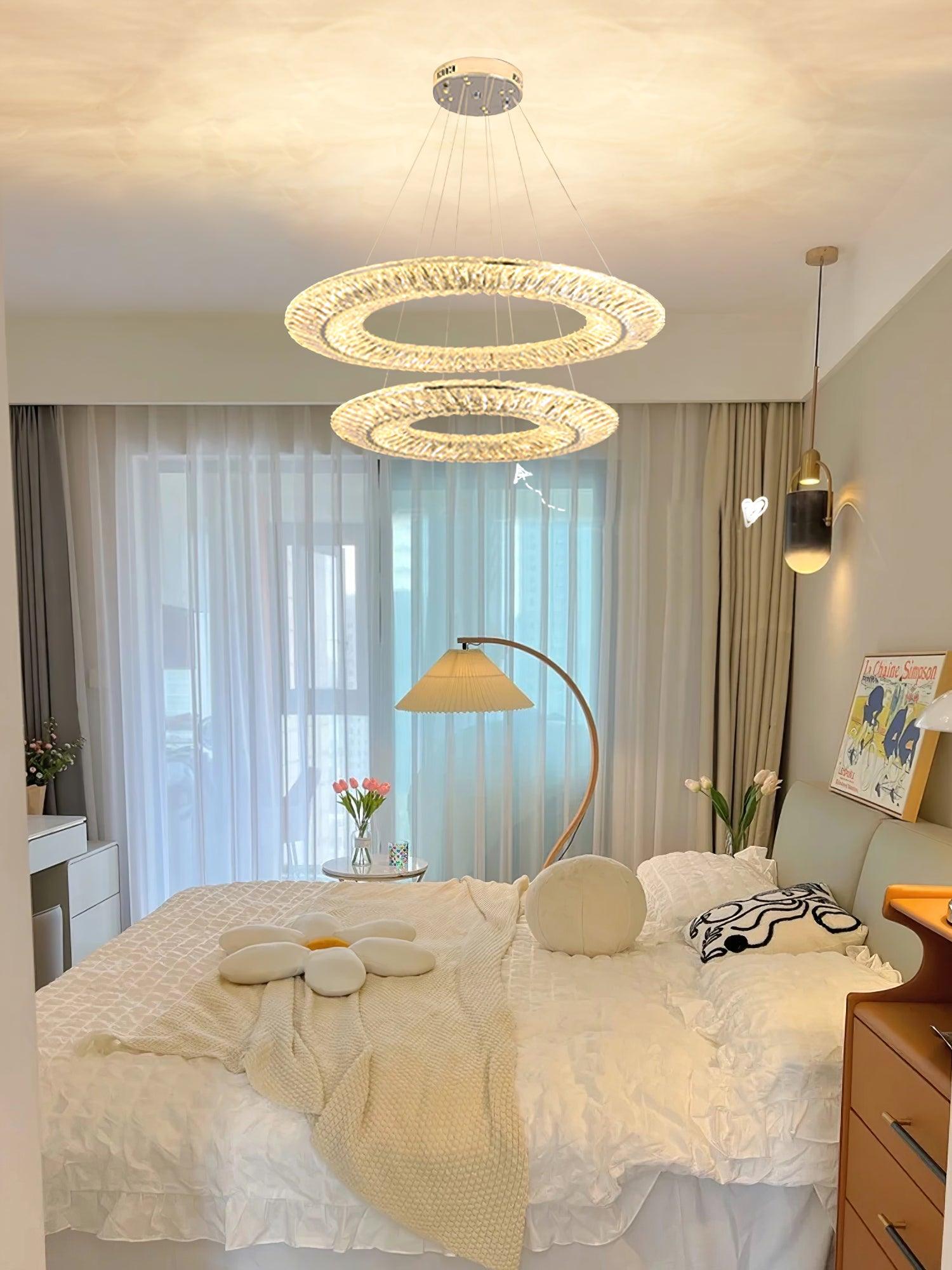 Two-ring arrangement above a bed