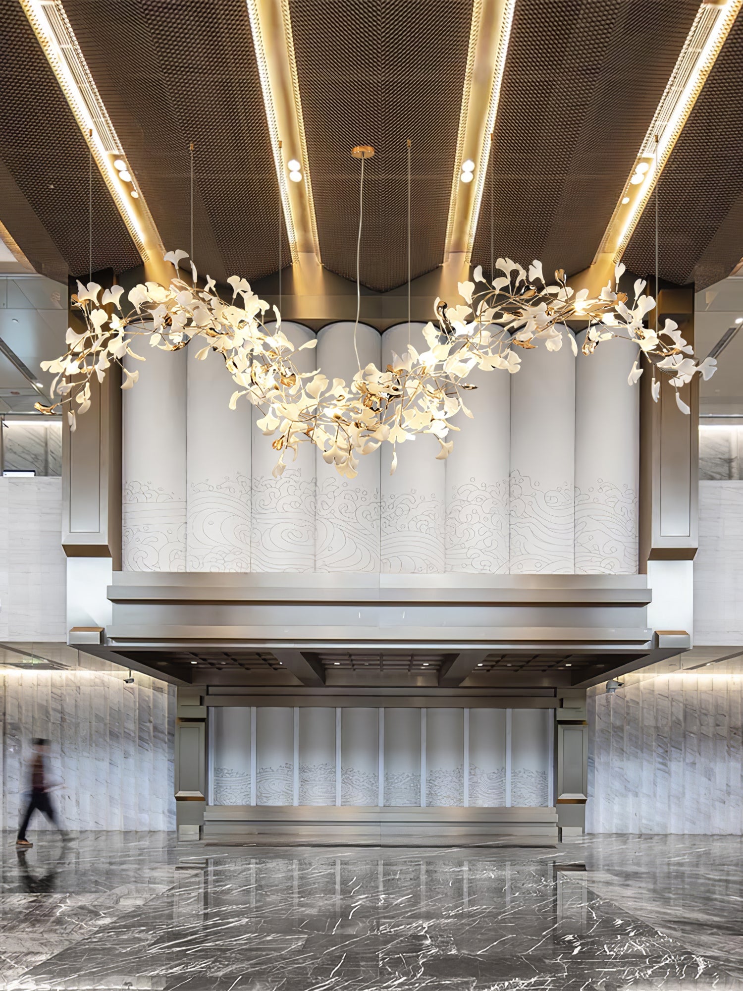 Ginkgo Tip Tlying Chandelier - Cueteks