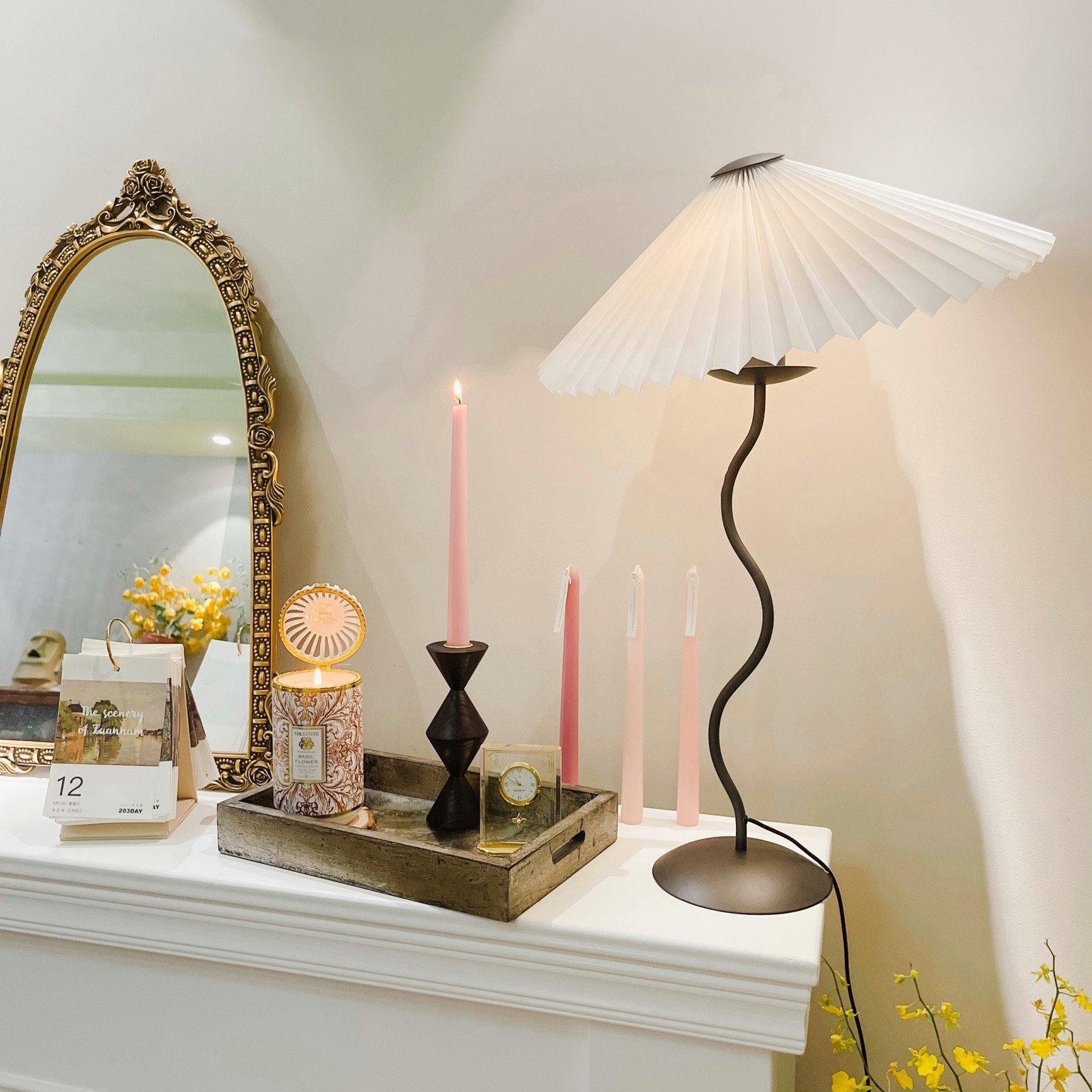 Squiggle Table Lamp - Cueteks