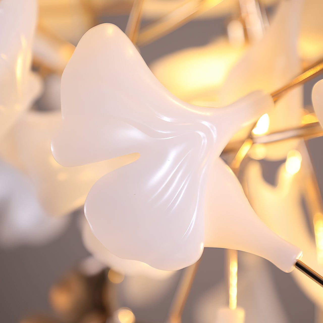 Ginkgo Tip Tlying Chandelier - Cueteks